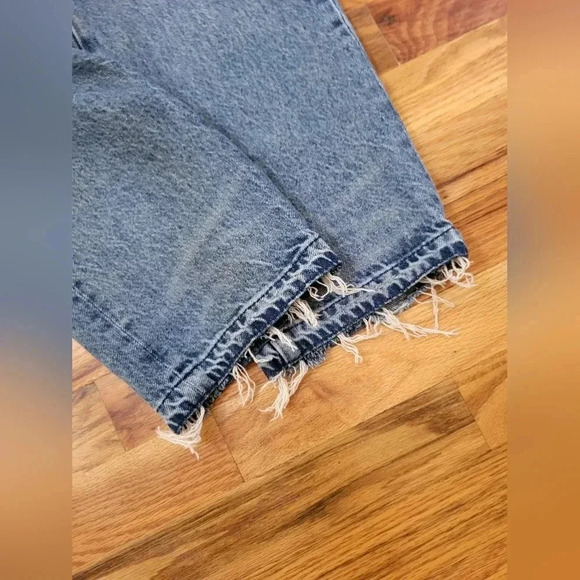 Madewell Classic High-Rise Old School Distressed Straight Leg Jeans(26) - Picture 9 of 12